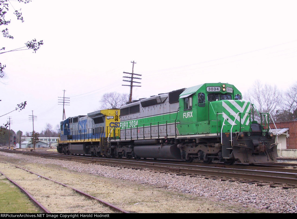 FURX 3034 & CSX 7523 in downtown